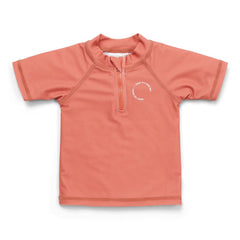 Korallfarbenes Little Dutch Badeshirt mit kurzen Ärmeln – Produktansicht