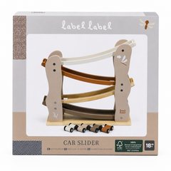 Originalverpackung der Label Label Autorennbahn aus Holz in Nougat mit 4 Holzautos personalisierbar mit Initialen des Kindes