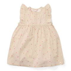 Kleinkind im luftigen Sommerkleid im Garten. Leichtes Kinderkleid für warme Tage mit bequemer Passform, ideal für Alltag, Familienfeste und besondere Anlässe.