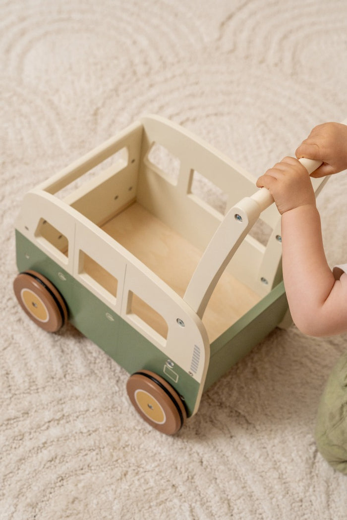 Little Dutch Laufwagen Vintage aus Holz – Seitenansicht des Retro-Spielwagens zum Schieben, Aufbewahren und Transportieren von Lieblingsspielzeug