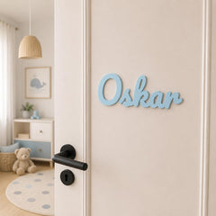 Personalisiertes Türschild mit dem Namen Oskar in blau für das Kinderzimmer – individuelle Namensdeko zur Geburt oder als Geschenk.
