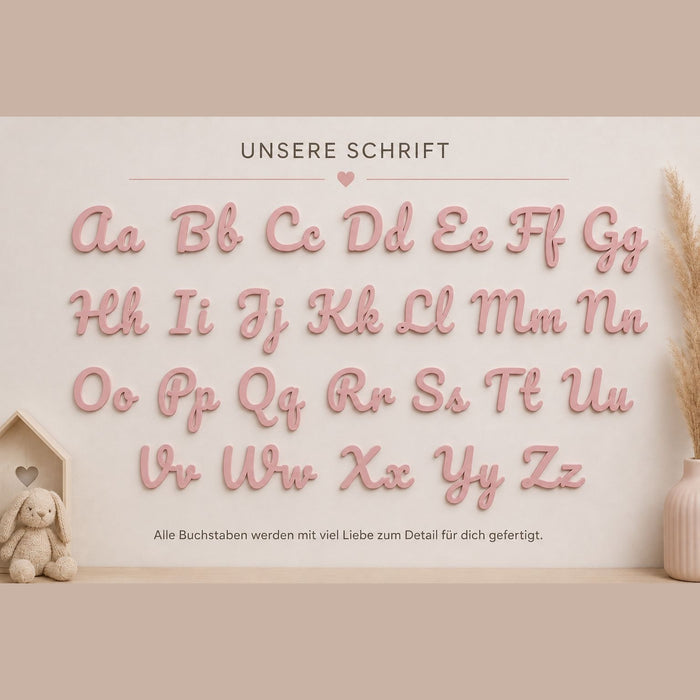 Schriftart Beispiel für personalisierte Buchstaben in Rosa mit Groß- und Kleinbuchstaben